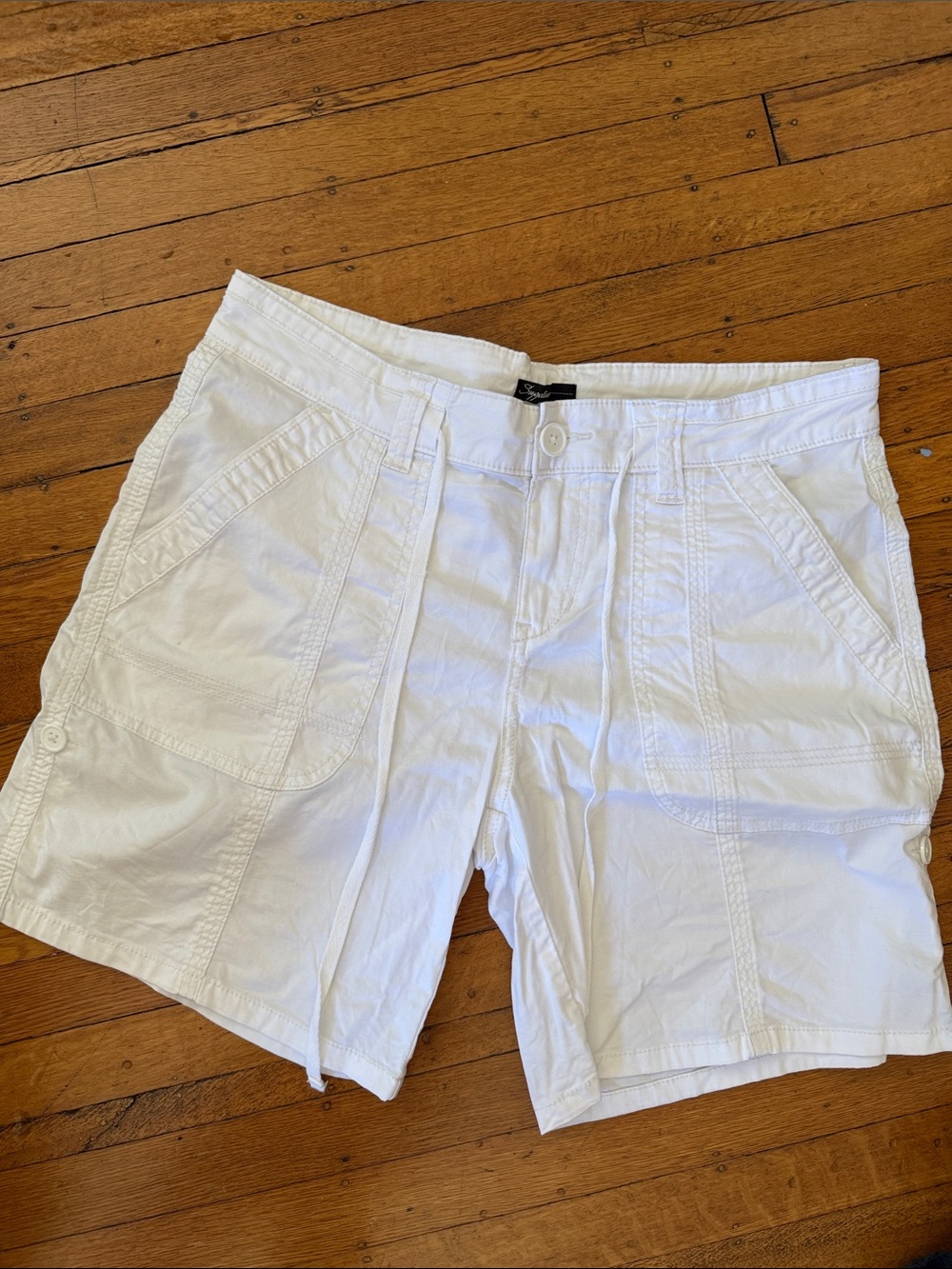 Women’s White Bermuda Shorts with Front Pockets